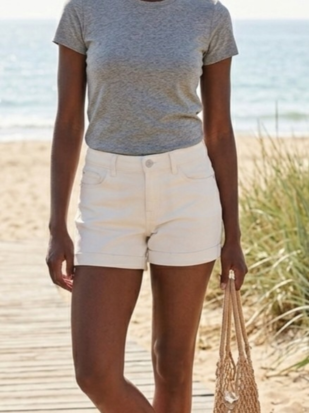 Old Navy Women’s Mid-Rise White Chino Shorts Cuffed Stretch Pockets Size 4